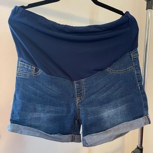 Maternity shorts